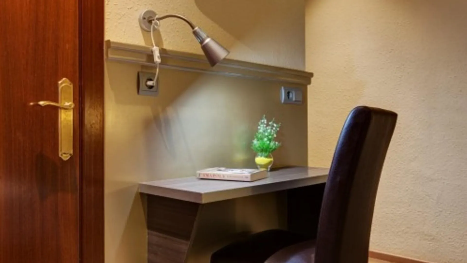 Hostal Barcelona Guest house