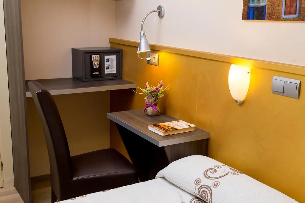 Hostal Barcelona Guest house